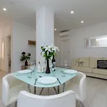Tranquil 2 Bedroom Location Apartman